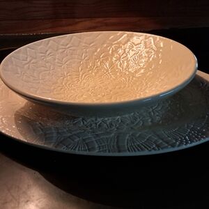 Textured Cream Dinnerware Set